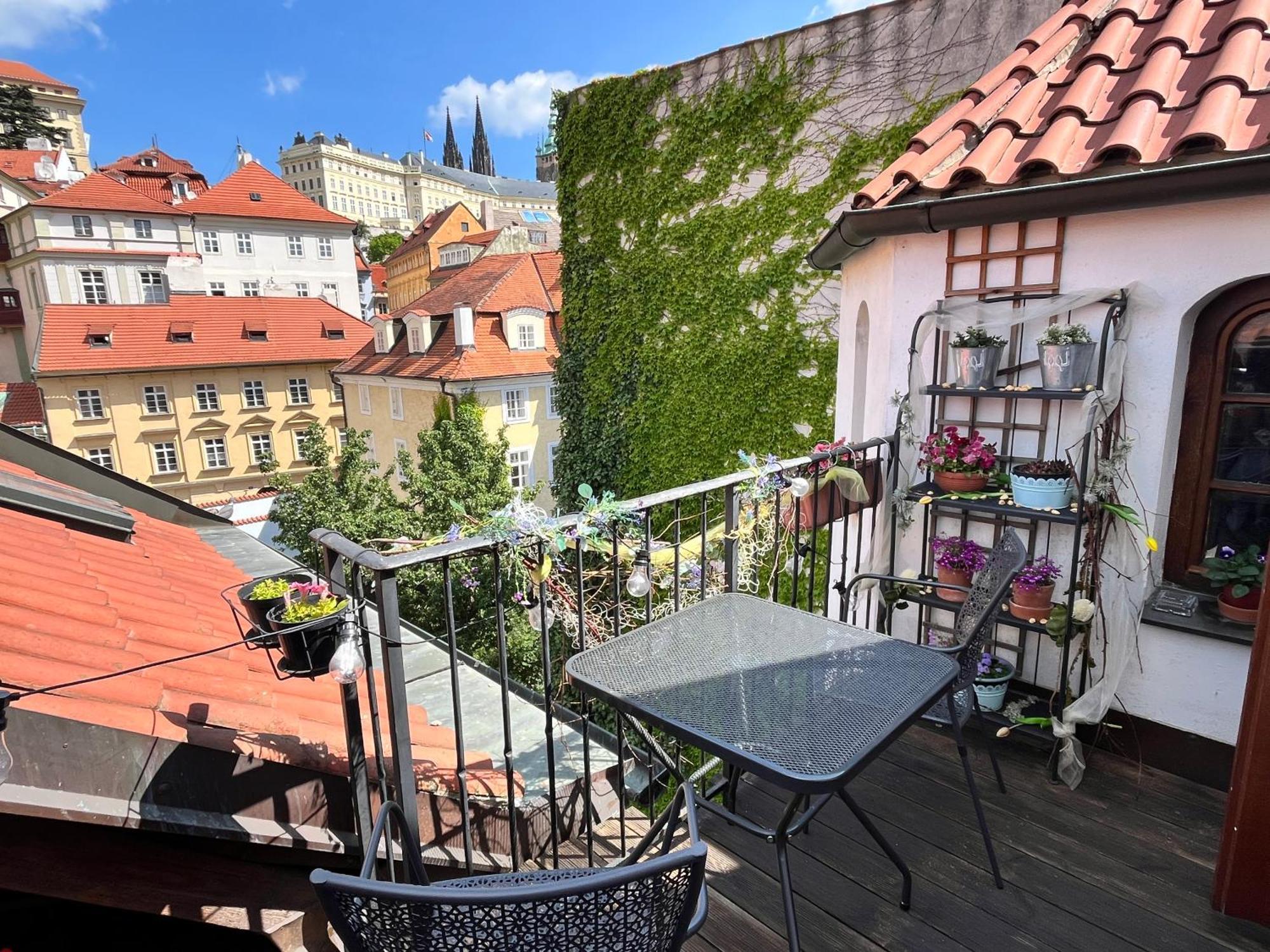 Apartman Mala Strana Praga Exterior foto