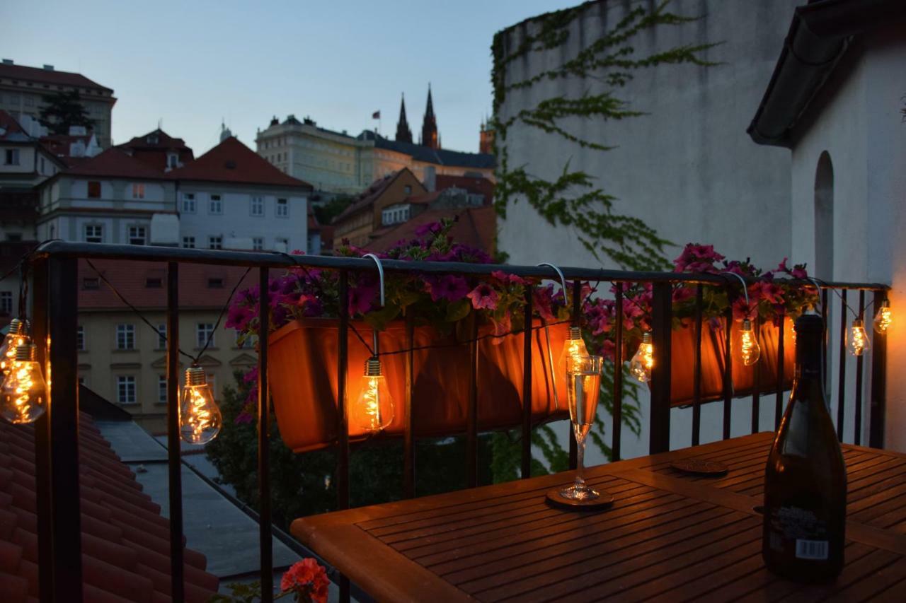 Apartman Mala Strana Praga Exterior foto